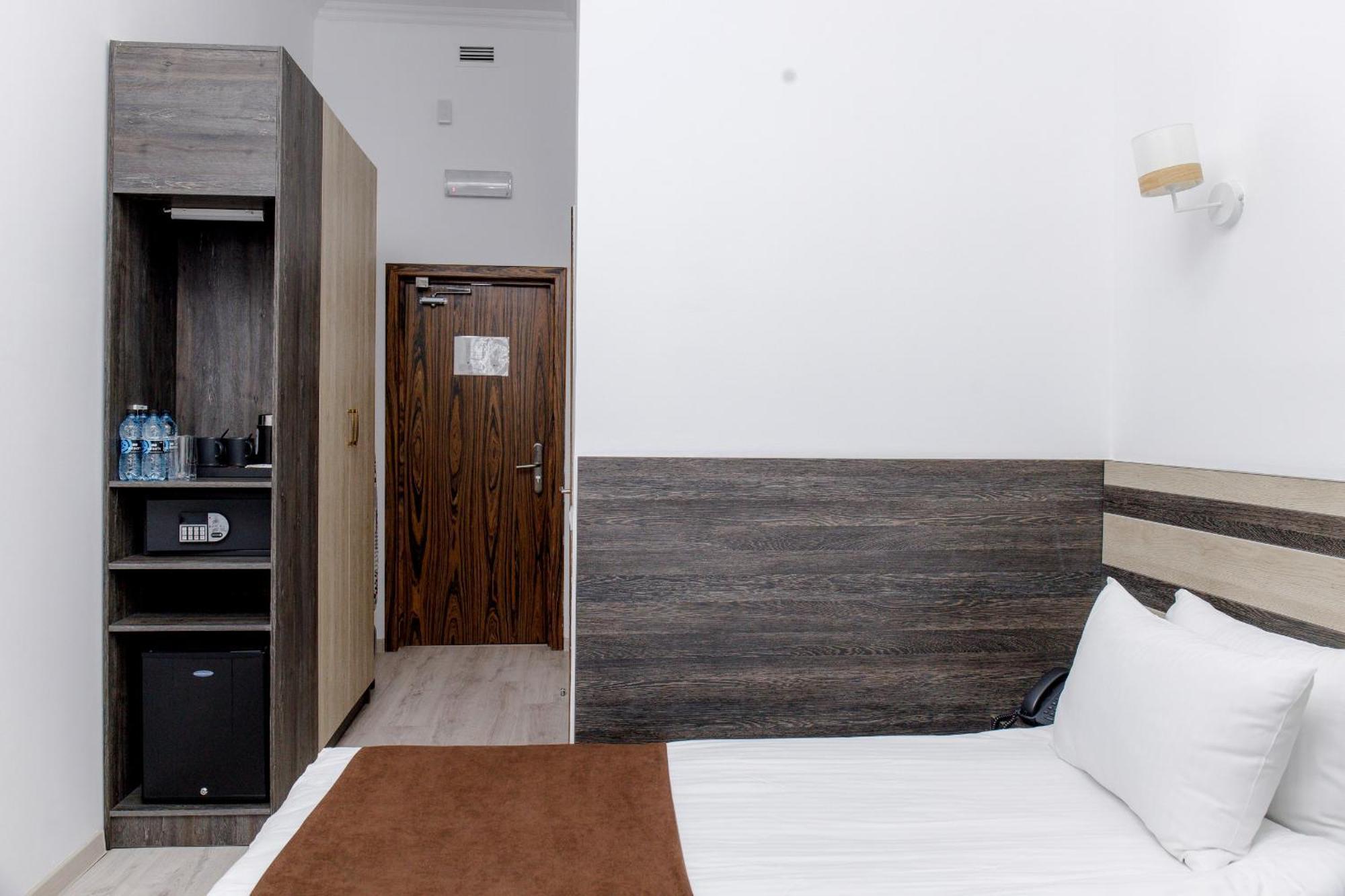 Infinity Plaza Block 1 Hotel อะเตรา ภายนอก รูปภาพ